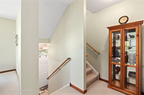 162 Goldenhill St, Carol Stream, IL 60188-1303