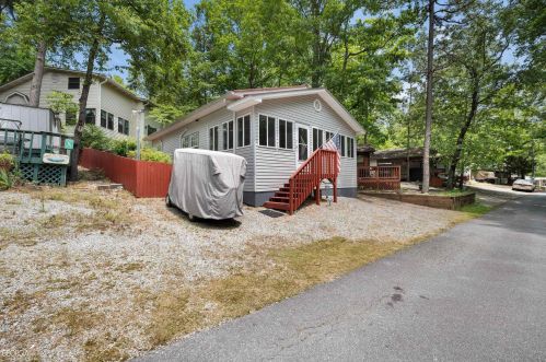 61 Rocky Ln, Cleveland, GA 30528-0921
