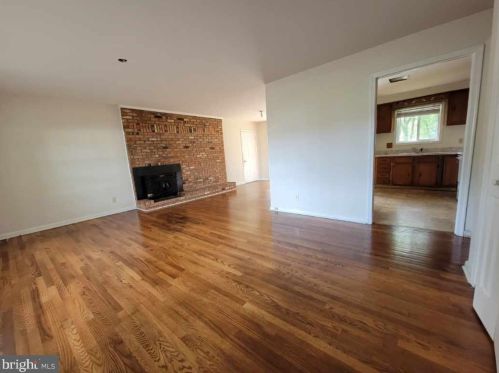 3903 Glazebrook Dr, Fredericksburg, VA 22407-6855