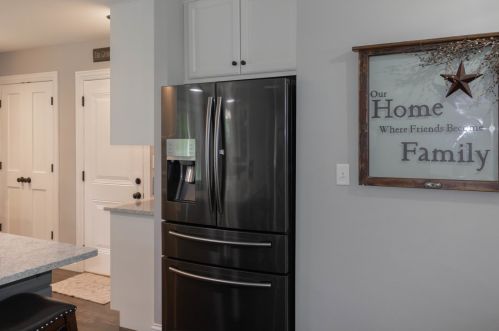 326 Plymouth Ct, Sycamore IL  60178-1510 exterior