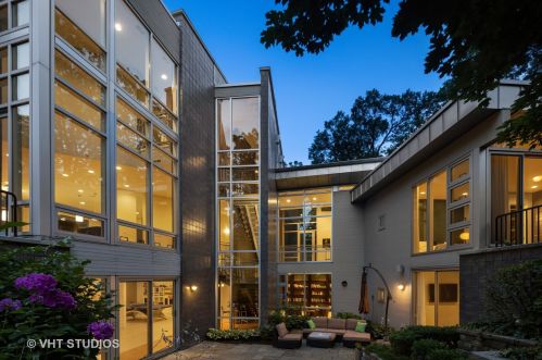 11300 79th St, Willowbrook IL  60527-5107 exterior