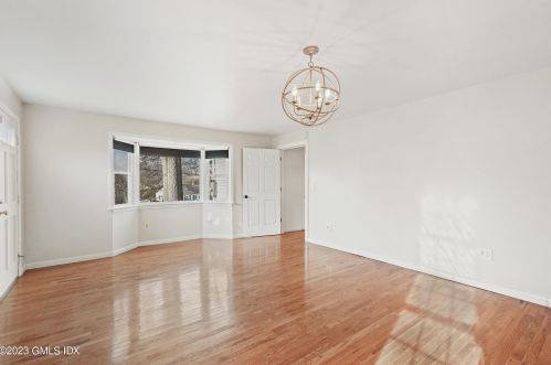 17 Circle Dr, Greenwich CT  06830-6737 exterior