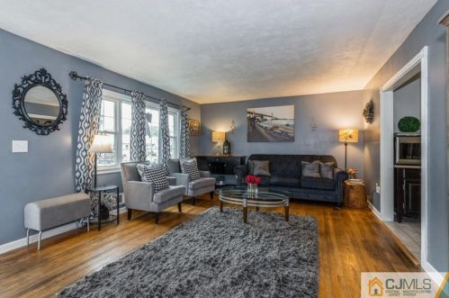 106 Lake Ct, Piscataway, NJ 08854-2047