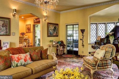 585 Warwick Rd, Haddonfield NJ 08033-3845 exterior