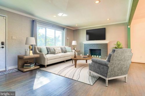 5908 Amherst Ave, Springfield, VA 22150-3225