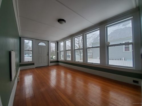 76 Bowdoin St, Winthrop, ME 04364-1227