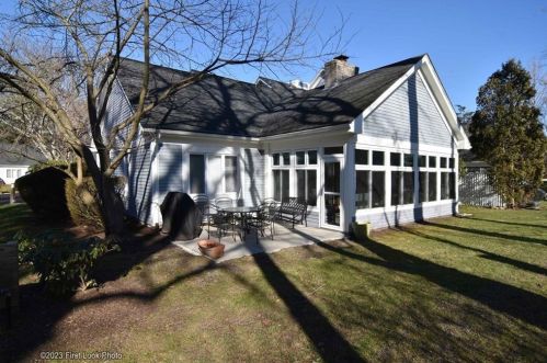 18 Bagy Wrinkle Cv, Warren, RI 02885-4100