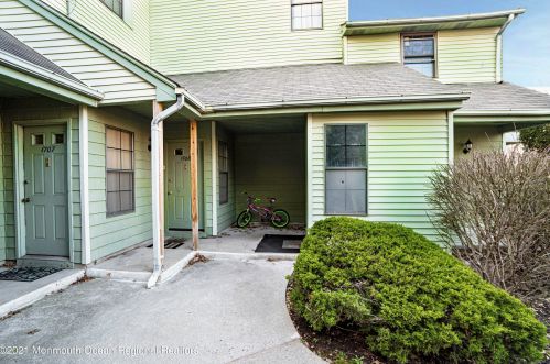 1709 Woodbridge Commons Way, Iselin, NJ 08830-3045