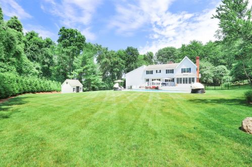 35 Hilltop Rd, Norwalk CT  06854-5001 exterior