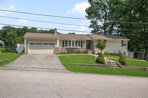 9 Teakwood Dr, Providence, RI 02919-2350