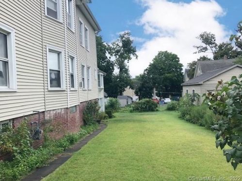 9 Elm St, Wallingford CT  06492-4703 exterior