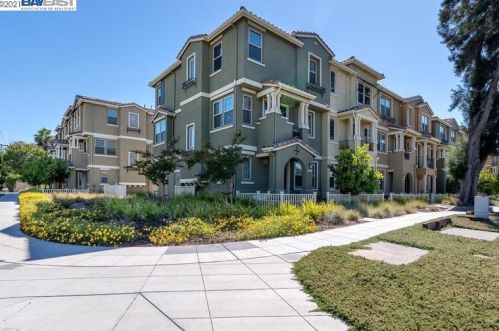 97 Fairchild Dr, Mountain View, CA 94043-2013