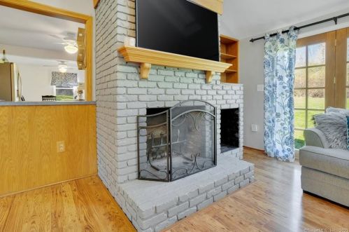 15 Mcveigh Rd, Woodbury, CT 06798-2311