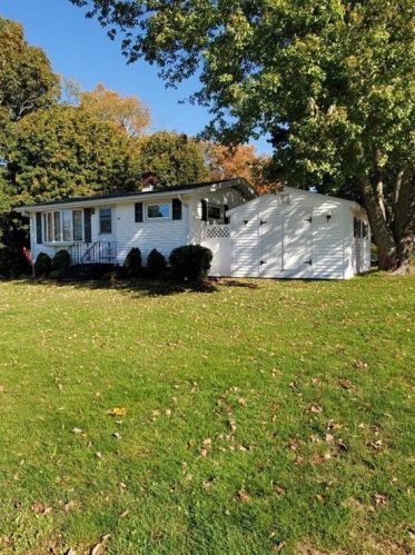 296 Fish Rd, Tiverton, RI 02878-3619