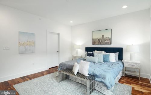 146 Front St, Philadelphia PA 19106-0020 exterior