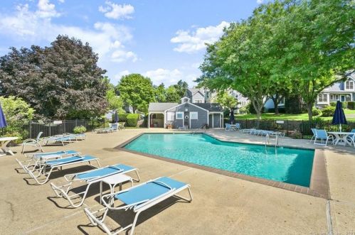 71 Fawn Ridge Ln, Norwalk CT  06851-1136 exterior