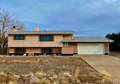 1760 Los Maderos Dr, Pueblo, CO 81006-1739