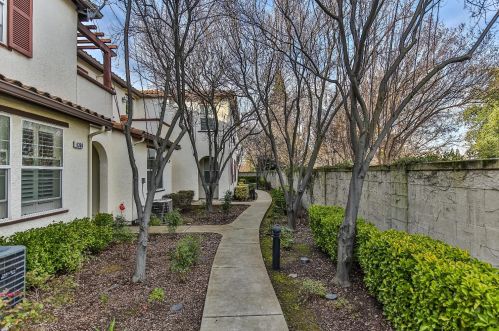 8368 Crystal Walk Cir, Elk Grove, CA 95758-8087