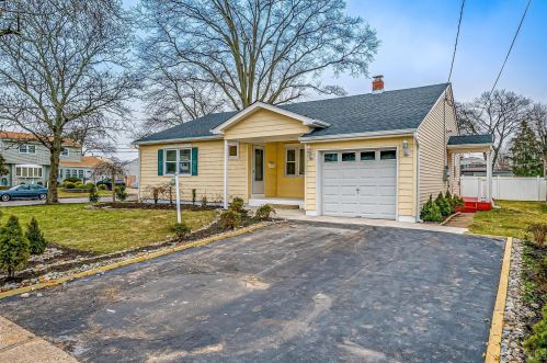 1 Barbara Pl, Edison, NJ 08817-2301