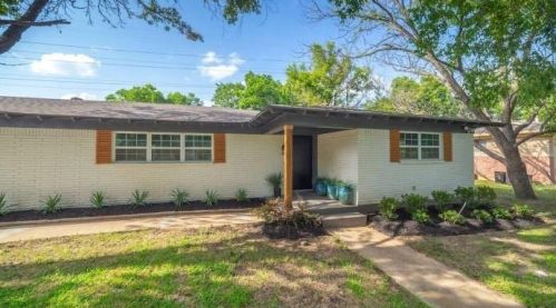 6815 Briley Dr, Fort Worth TX  76180-8167 exterior