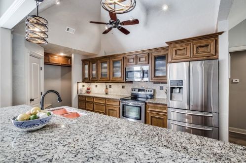 2433 Coachlight Ln, Conroe TX  exterior