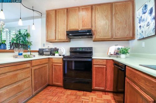 9 Mozden Ln, Concord CA  94523-3377 exterior