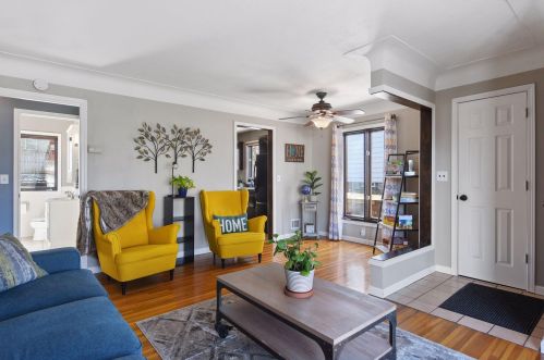 7417 Lake St, Minneapolis, MN 55426-4322