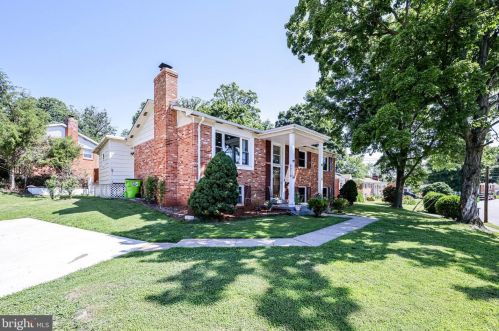 2214 Longview Dr, Woodbridge, VA 22191-2645