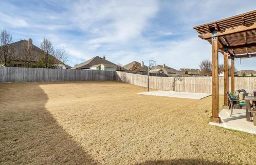 405 Sterling Dr, Fort Worth TX  76126-2461 exterior