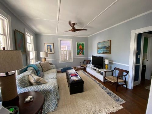 46 Hammond St, Middletown RI  02840-4035 exterior