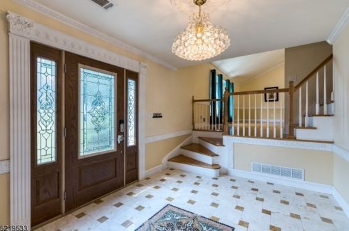 24 Normandy Dr, Parsippany NJ  07054-4070 exterior