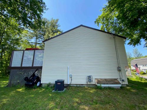 76 Nottingham Dr, Nashua, NH 03062-2159