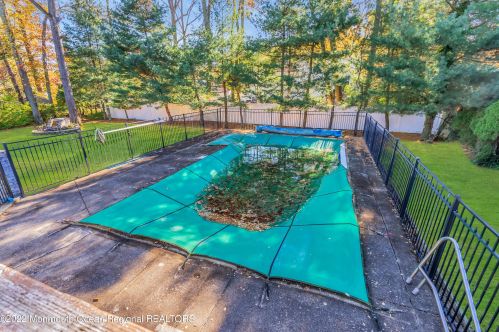 4 Judith Ct, Tinton Falls NJ  07712-4136 exterior