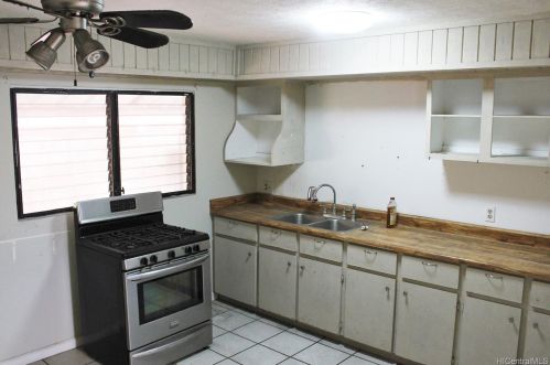 2003 Eluwene St, Honolulu HI  96819-4032 exterior