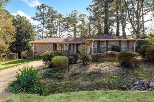 179 Robinhood Dr, Newnan, GA 30263-6214
