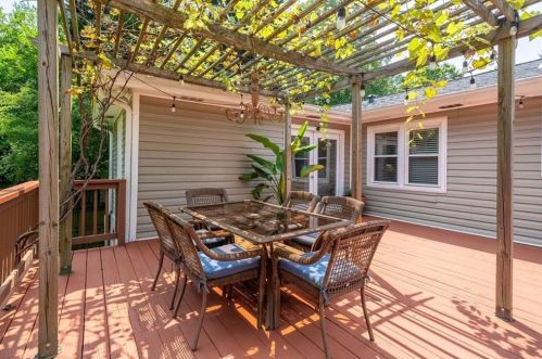 1627 Beacon Hill Blvd, Atlanta GA  30329-2517 exterior