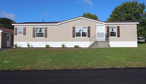 1 Anita St, Wales, ME 04280-4004