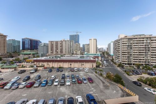 1655 Kanunu St, Honolulu HI  96814-3246 exterior