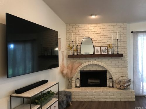 6807 Rycroft Dr, Riverside CA  92506-5352 exterior