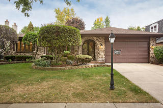 3080 Beller Dr, Oak Brook, IL 60561-1765