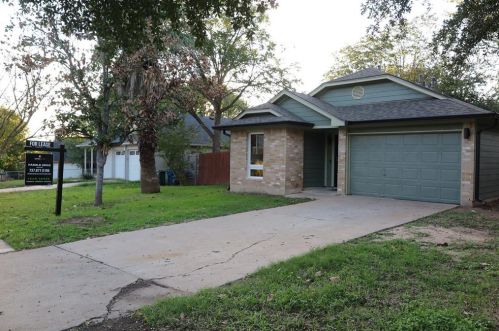 4806 Crest Oak Rd, Austin TX  78744-3011 exterior