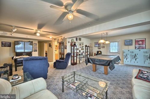 2332 Walnut Bottom Rd, Carlisle PA  17013-3740 exterior