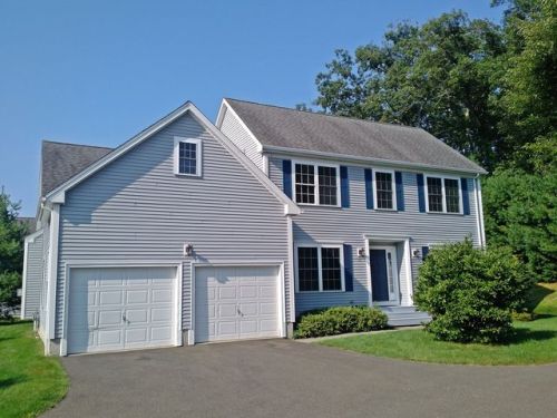 11 Castlewood Dr, Upper Stepney, CT 06468-5206