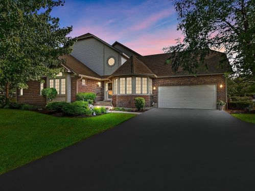 12237 Spire Dr, Lemont IL  60439-7319 exterior