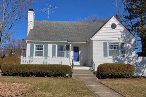 316 Stewart Ave, Waukegan, IL 60085-2062