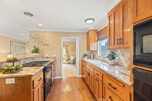 6562 Meath Cir, Huntington Beach CA  92647-3131 exterior