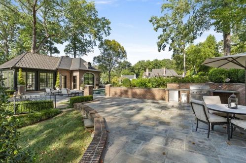 2860 Habersham Rd, Atlanta GA  30305-2959 exterior