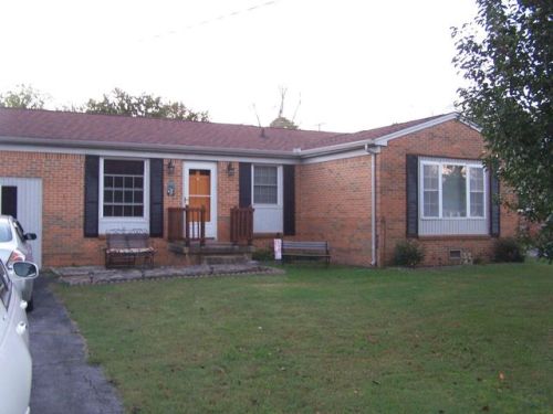 206 Longmeadow Cir, Pulaski, TN 38478-3126