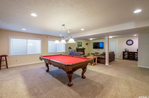 1238 Bateman Pt Dr, Taylorsville UT 84084-2590 exterior