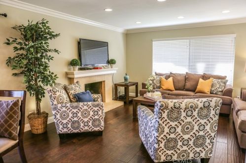 926 Lamark Ln, Anaheim CA  92802-3423 exterior